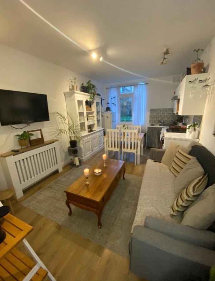 Guest Bedroom With King Size Bed In Brixton Лондон Екстериор снимка